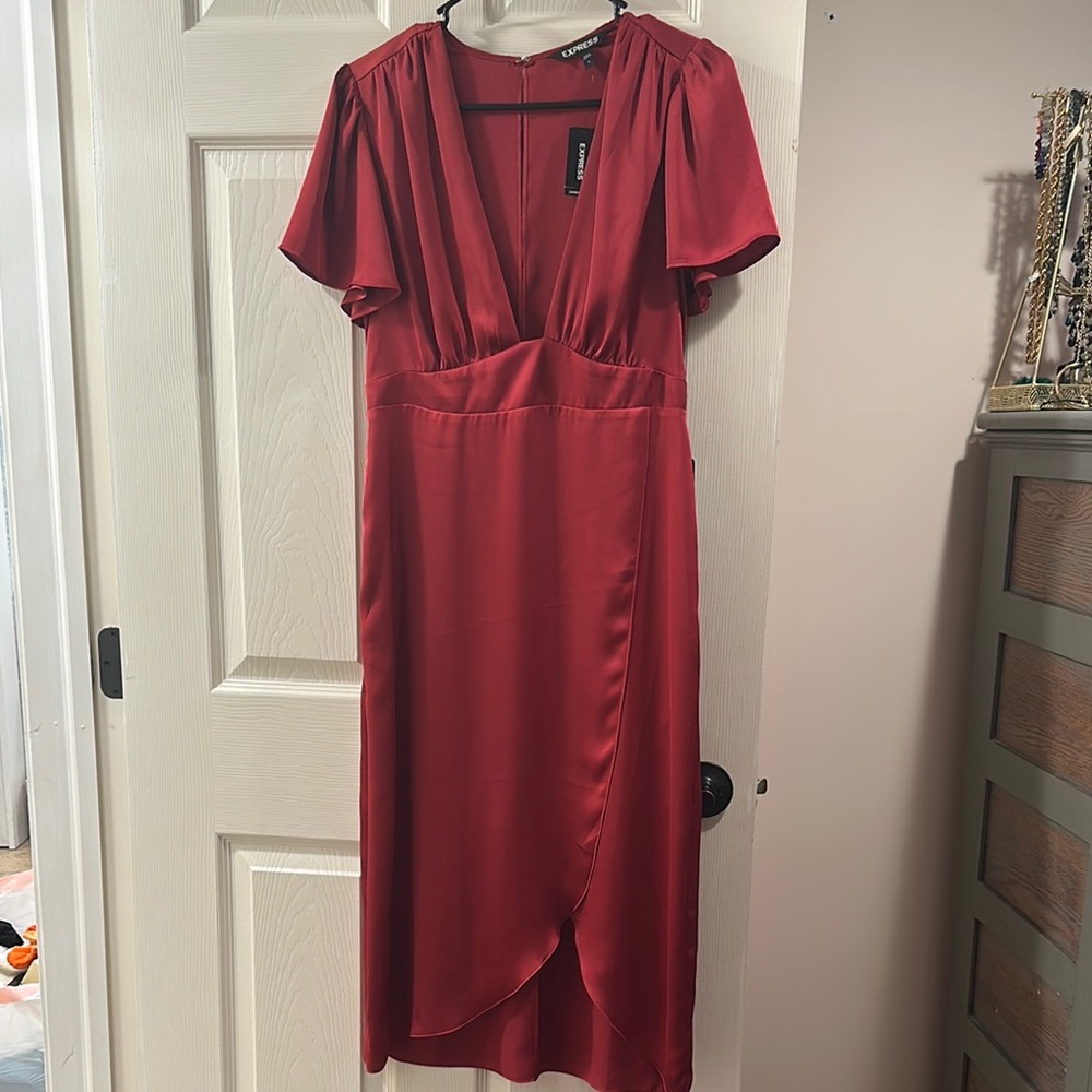 Express Red Midi Dress with Flattering Design
